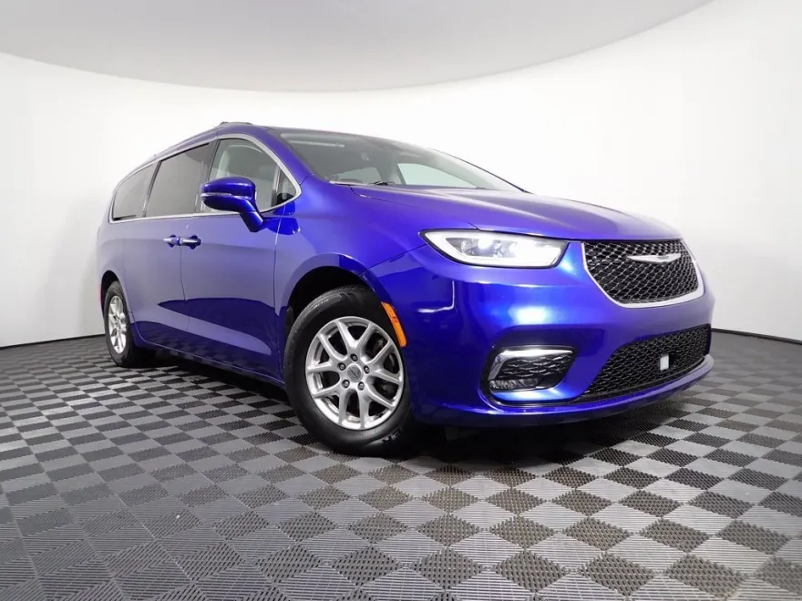2021 Chrysler Pacifica Touring L photo 1