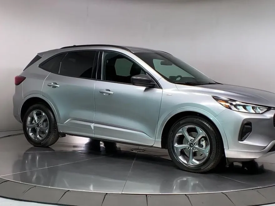 2024 Ford Escape ST-Line photo 2