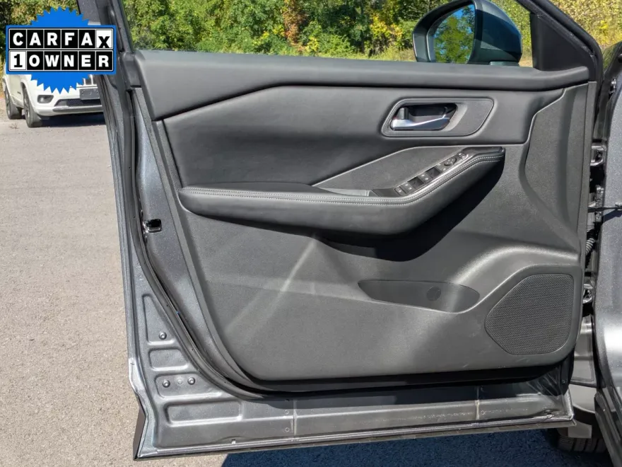 2025 Nissan Rogue SV photo 1