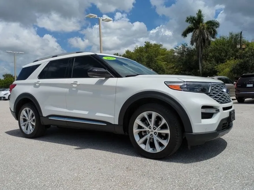 2022 Ford Explorer Platinum photo 1