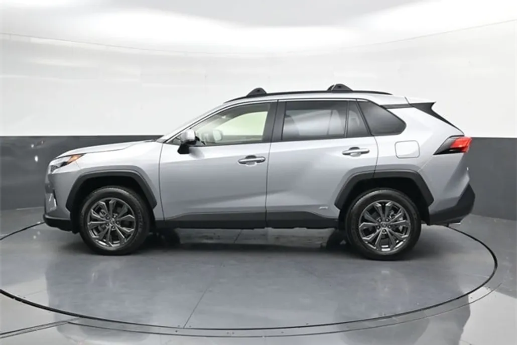 2025 Toyota RAV4 Hybrid Limited photo 1