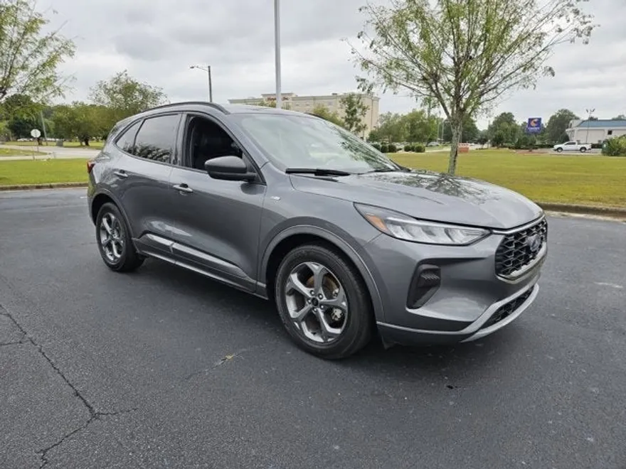 2023 Ford Escape ST-Line photo 1
