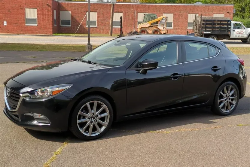 2018 Mazda Mazda3 Touring photo 1