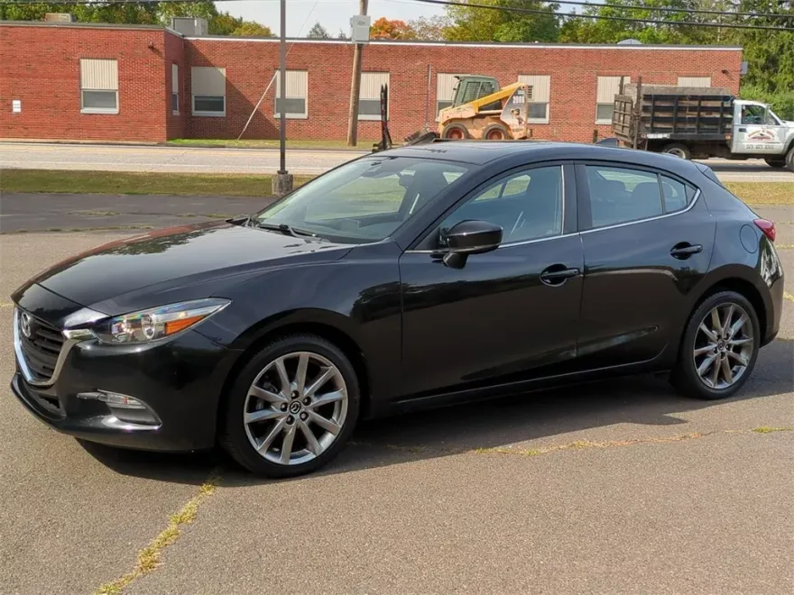 2018 Mazda Mazda3 Touring photo 1
