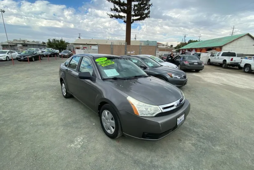 2014 Ford Focus Sedan photo 1