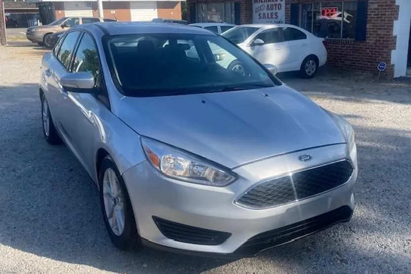 2017 Ford Focus SE photo 1