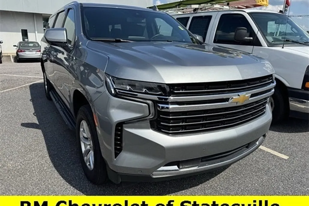 2024 Chevrolet Suburban LT photo 1
