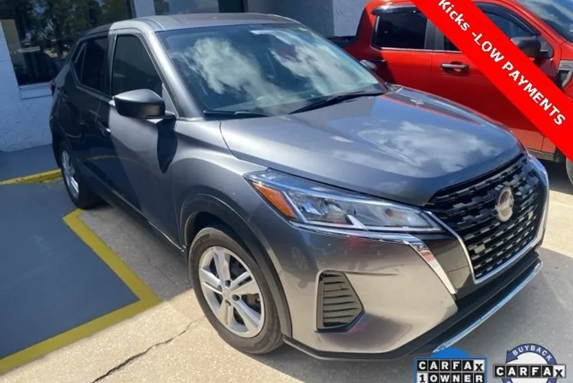 2023 Nissan Kicks S photo 1