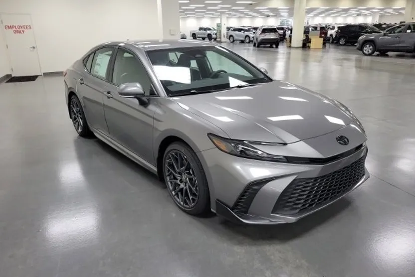 2026 Toyota Camry SE photo 1