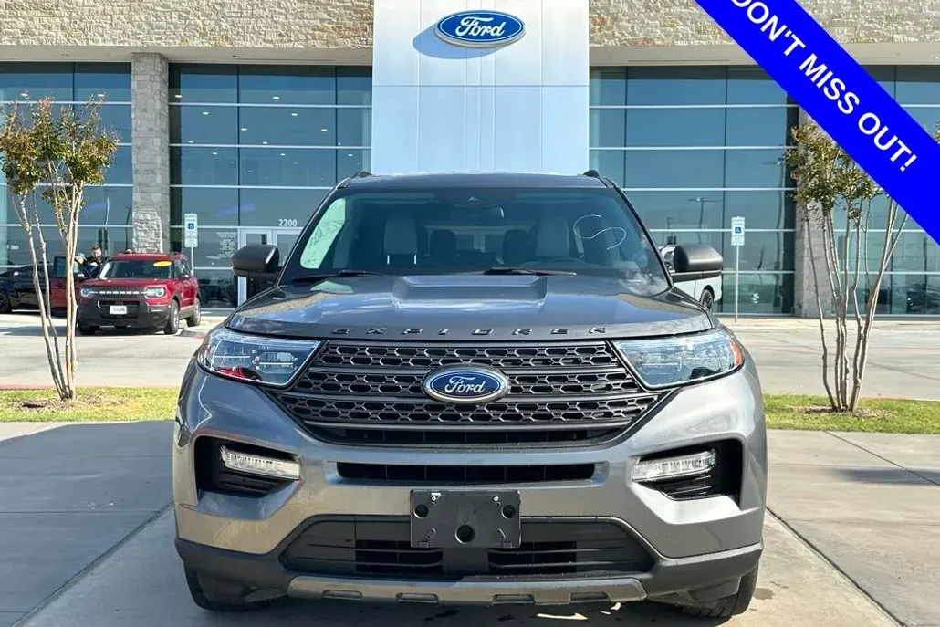 2021 Ford Explorer XLT photo 1
