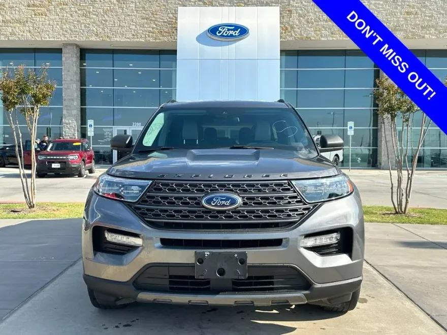 2021 Ford Explorer XLT photo 1