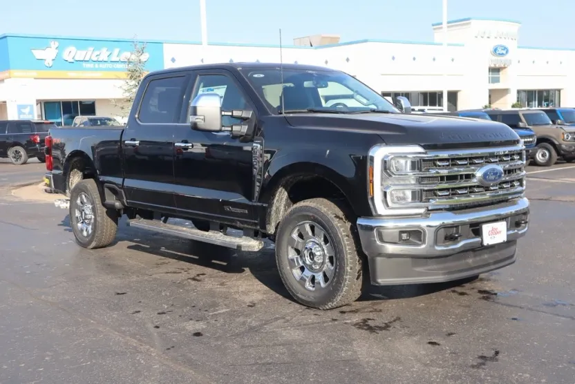2026 Ford F-250 Lariat photo 1