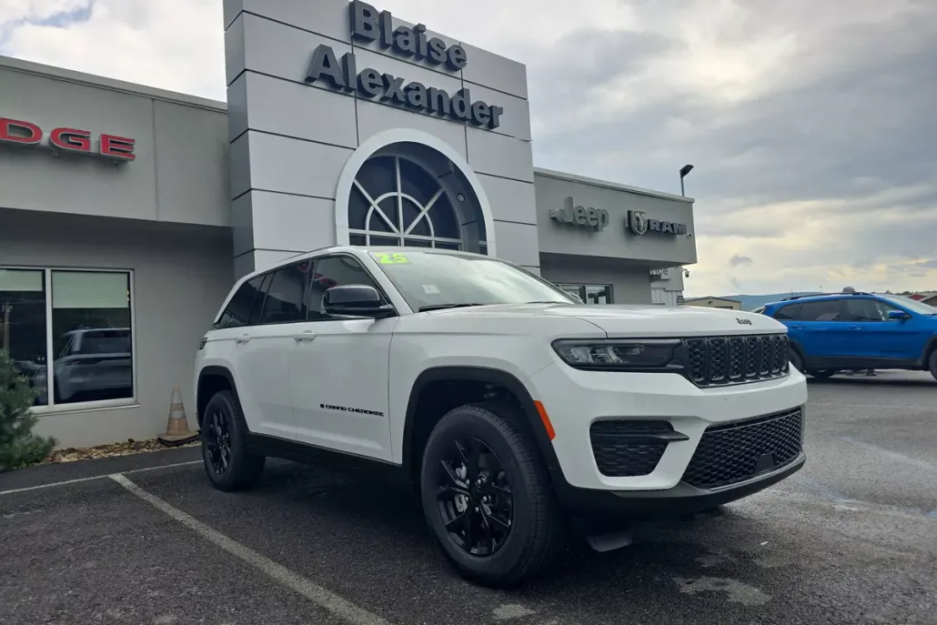 2025 Jeep Grand Cherokee Altitude photo 1