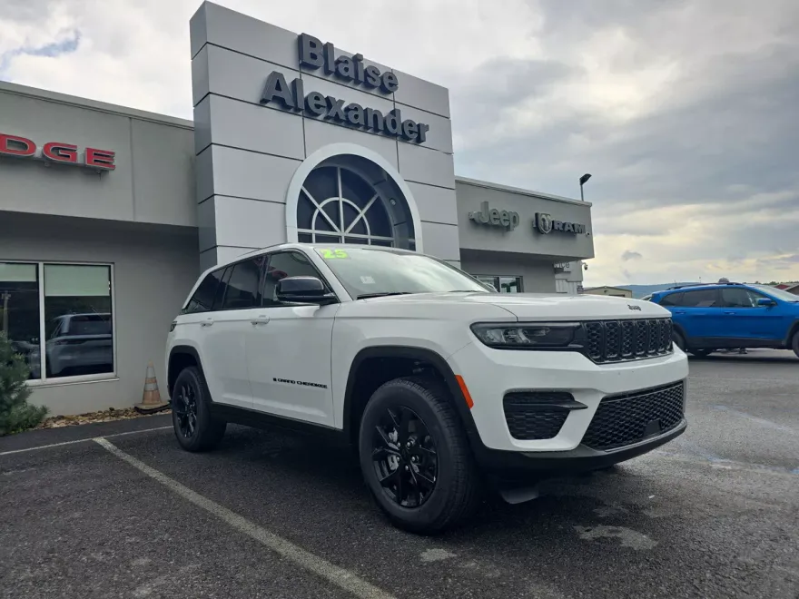 2025 Jeep Grand Cherokee Altitude photo 1