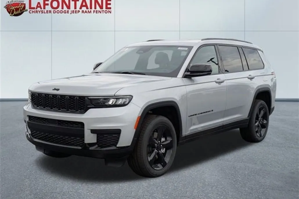 2025 Jeep Grand Cherokee Altitude photo 1