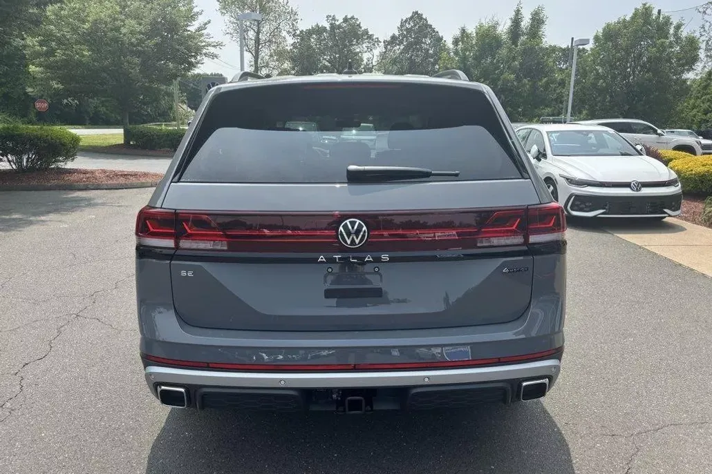 2025 Volkswagen Atlas Peak Edition SE photo 1