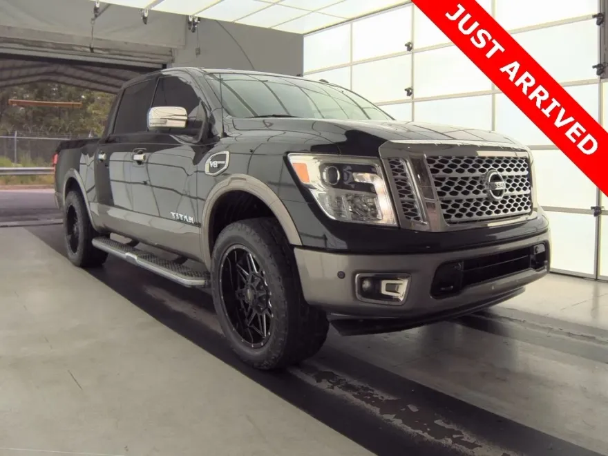 2017 Nissan Titan Platinum Reserve photo 1