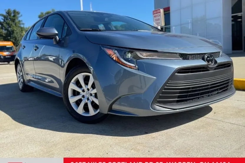 2024 Toyota Corolla LE photo 1