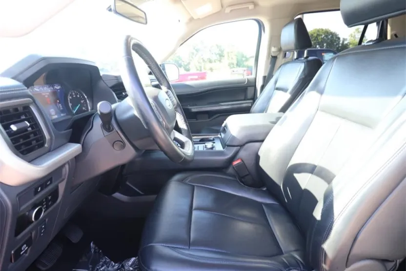 2024 Ford Expedition XLT photo 1
