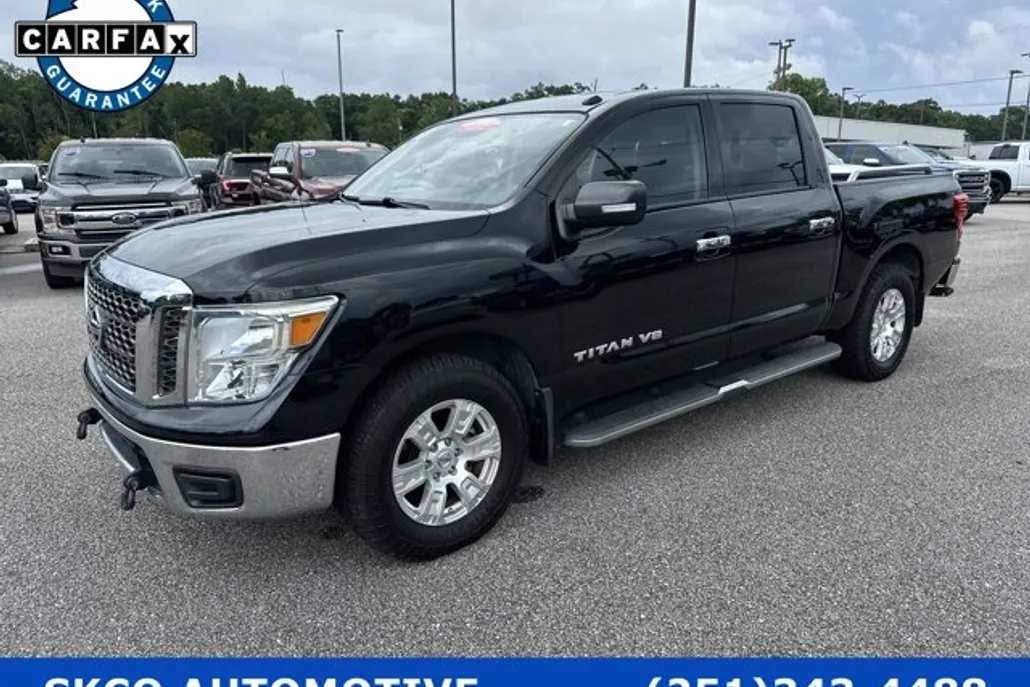 2018 Nissan Titan Crew Cab SV photo 1