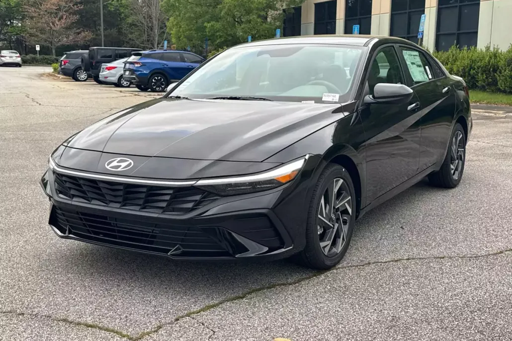 2025 Hyundai Elantra SEL Sport photo 1