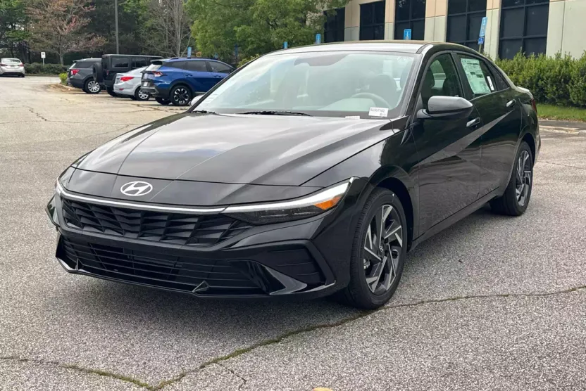 2025 Hyundai Elantra SEL Sport photo 1