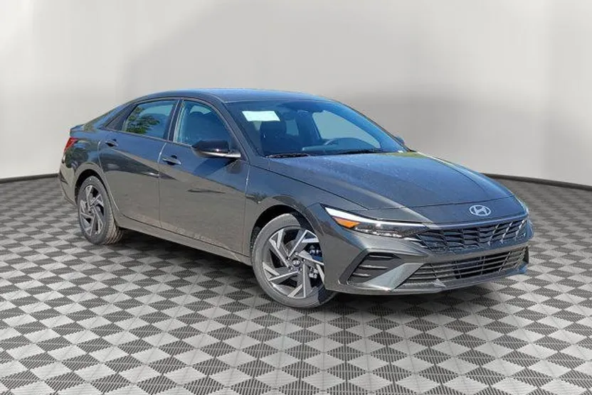2025 Hyundai Elantra SEL Sport photo 1