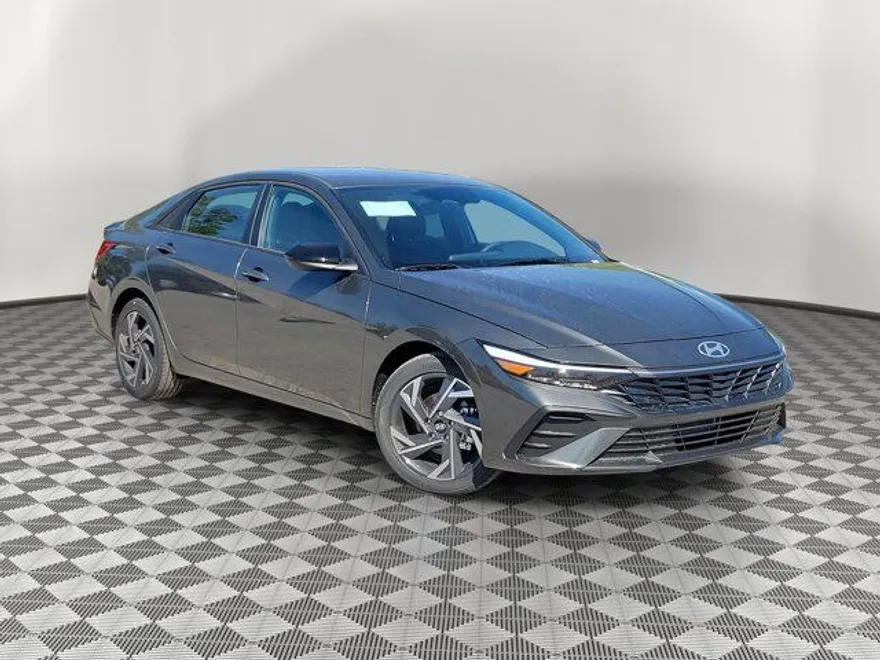 2025 Hyundai Elantra SEL Sport photo 1