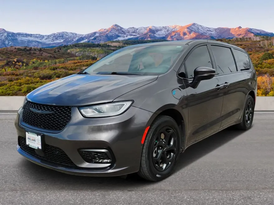 2023 Chrysler Pacifica Hybrid Touring L photo 1
