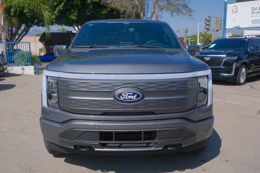 2024 Ford F-150 Lightning Lariat photo 1