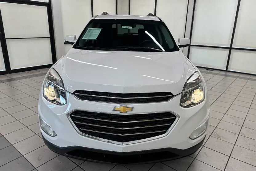 2017 Chevrolet Equinox LT photo 1