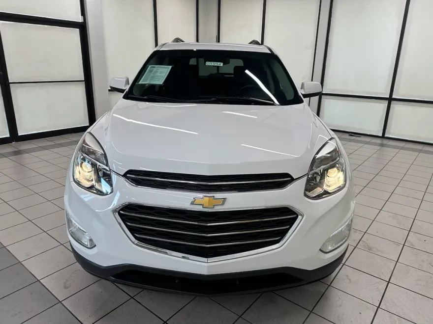 2017 Chevrolet Equinox LT photo 1