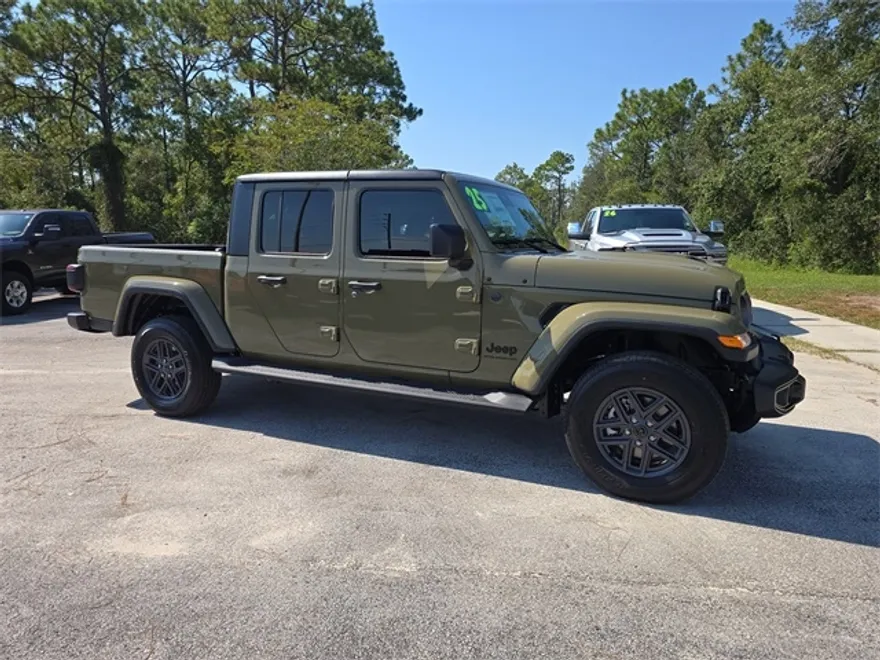 2025 Jeep Gladiator Sport S photo 1