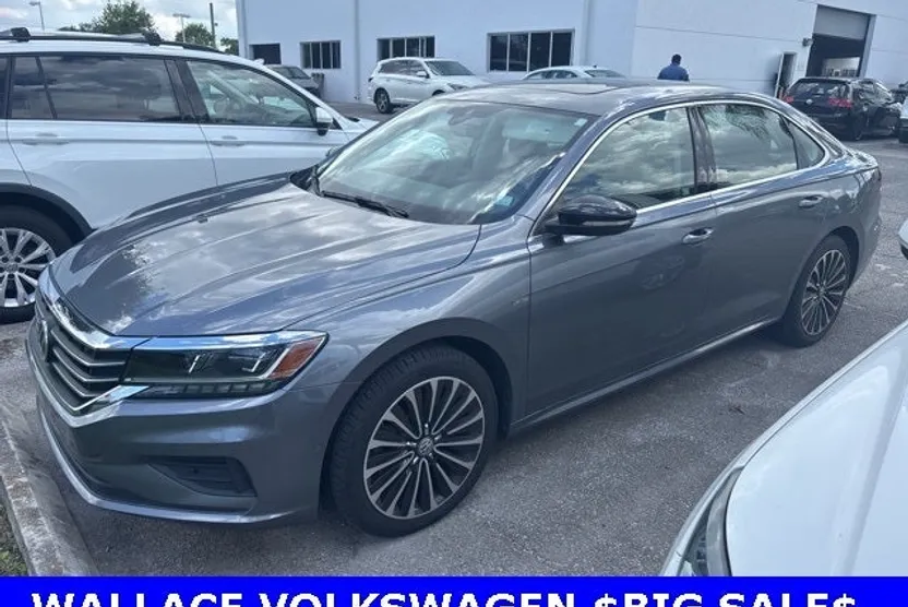 2022 Volkswagen Passat 2.0T Limited photo 1