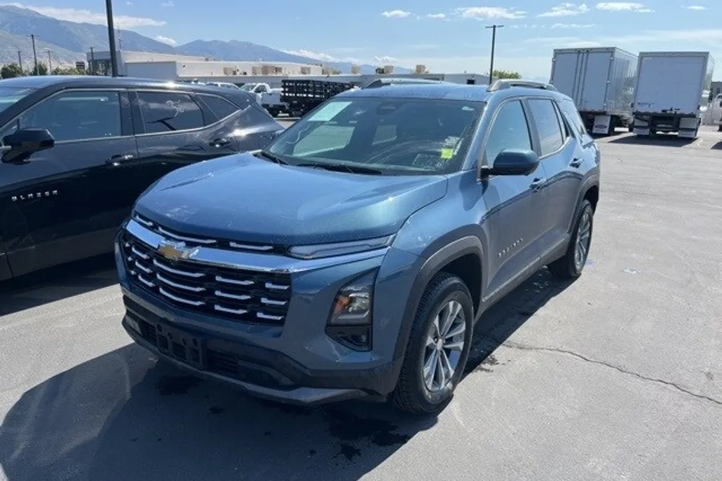 2025 Chevrolet Equinox LT photo 1