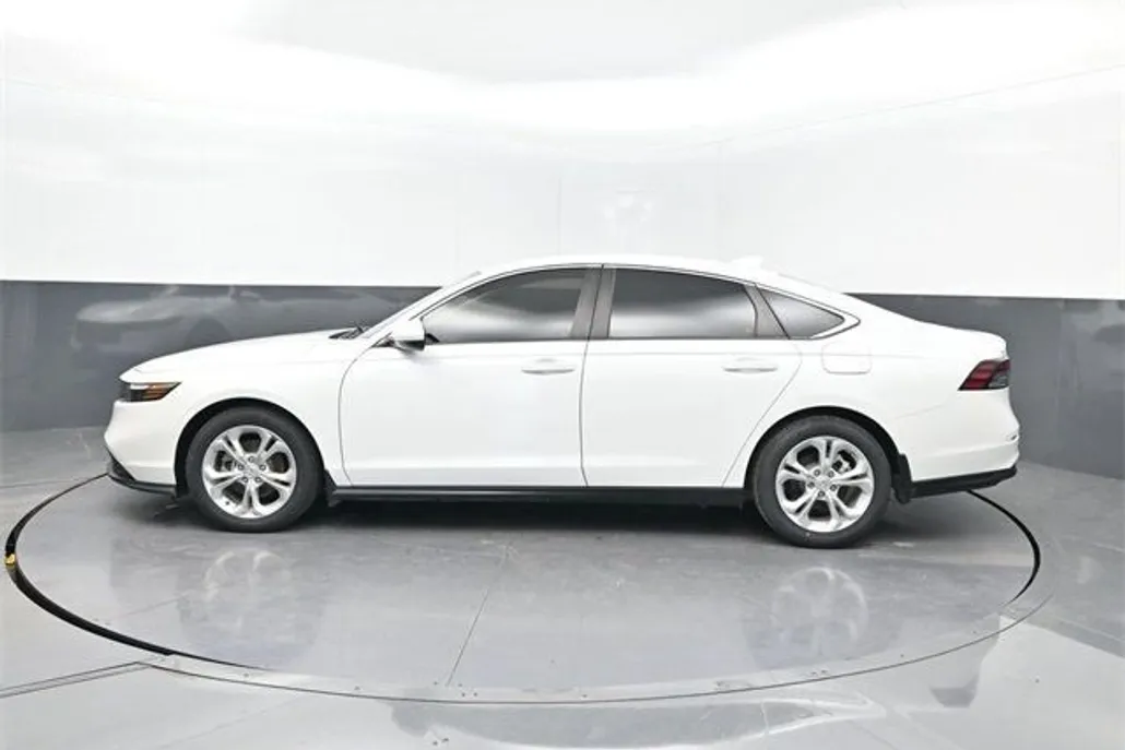 2023 Honda Accord LX photo 1