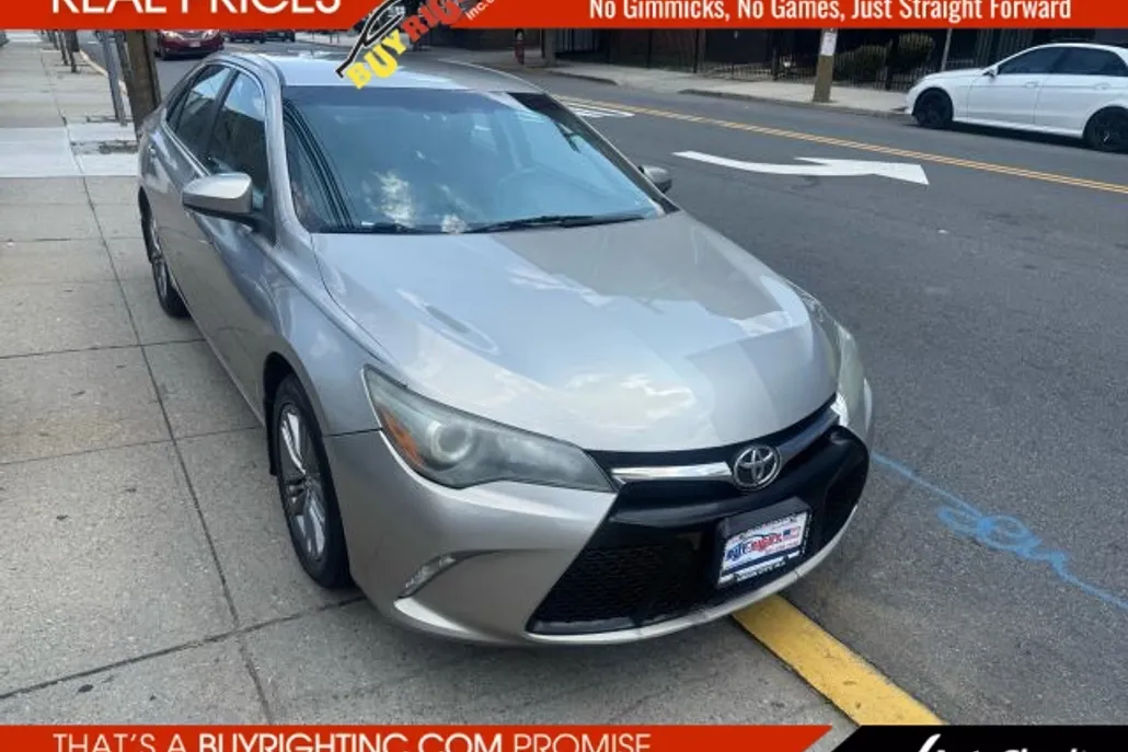 2015 Toyota Camry photo 1