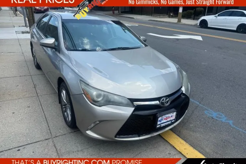 2015 Toyota Camry photo 1