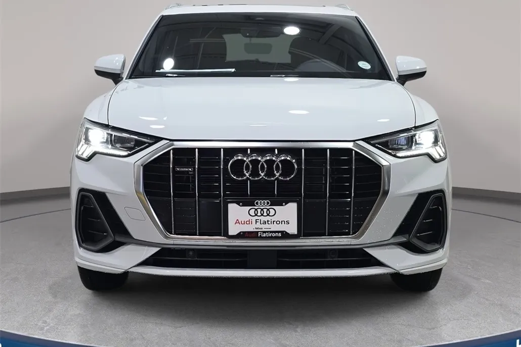 2025 Audi Q3 45 TFSI S line Premium Plus photo 1