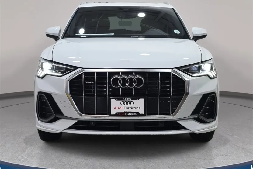 2025 Audi Q3 45 TFSI S line Premium Plus photo 1