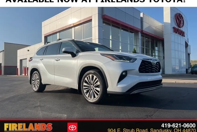2022 Toyota Highlander Platinum photo 1