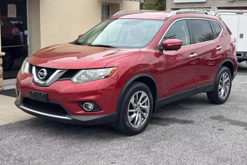 2014 Nissan Rogue SV photo 1