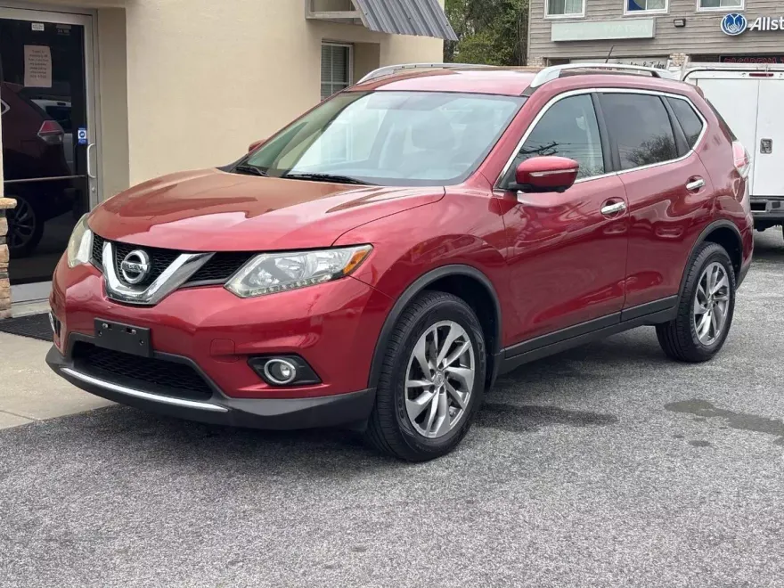 2014 Nissan Rogue SV photo 1