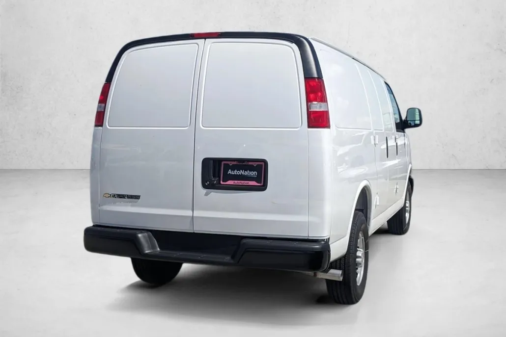 2025 Chevrolet Express Cargo 2500 Base photo 1