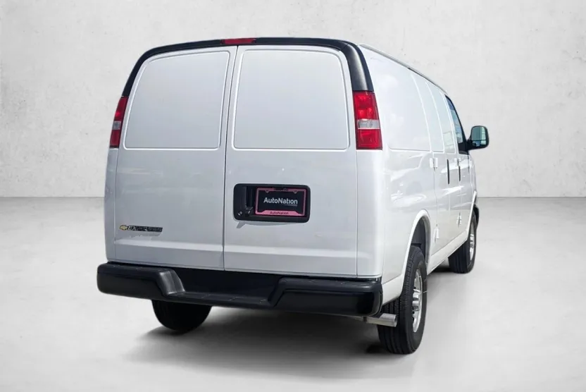 2025 Chevrolet Express Cargo 2500 Base photo 1