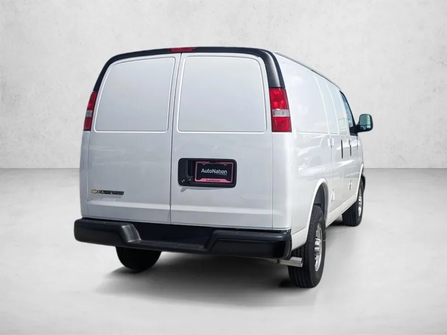 2025 Chevrolet Express Cargo 2500 Base photo 1