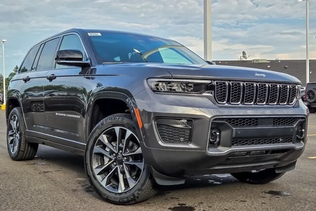 2025 Jeep Grand Cherokee Overland photo 1