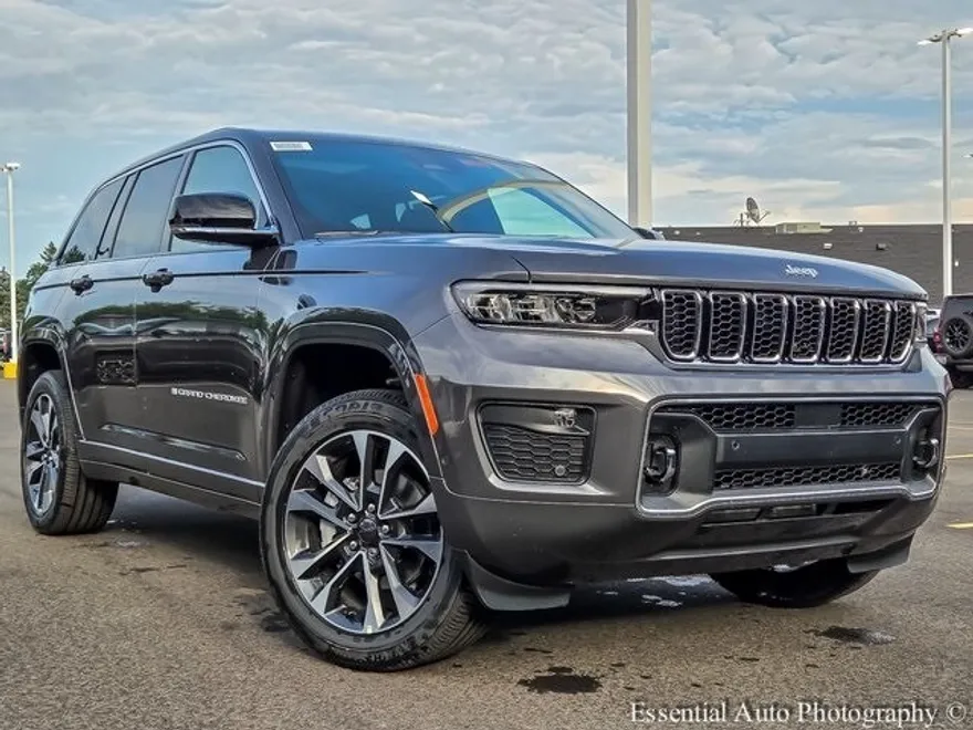 2025 Jeep Grand Cherokee Overland photo 1