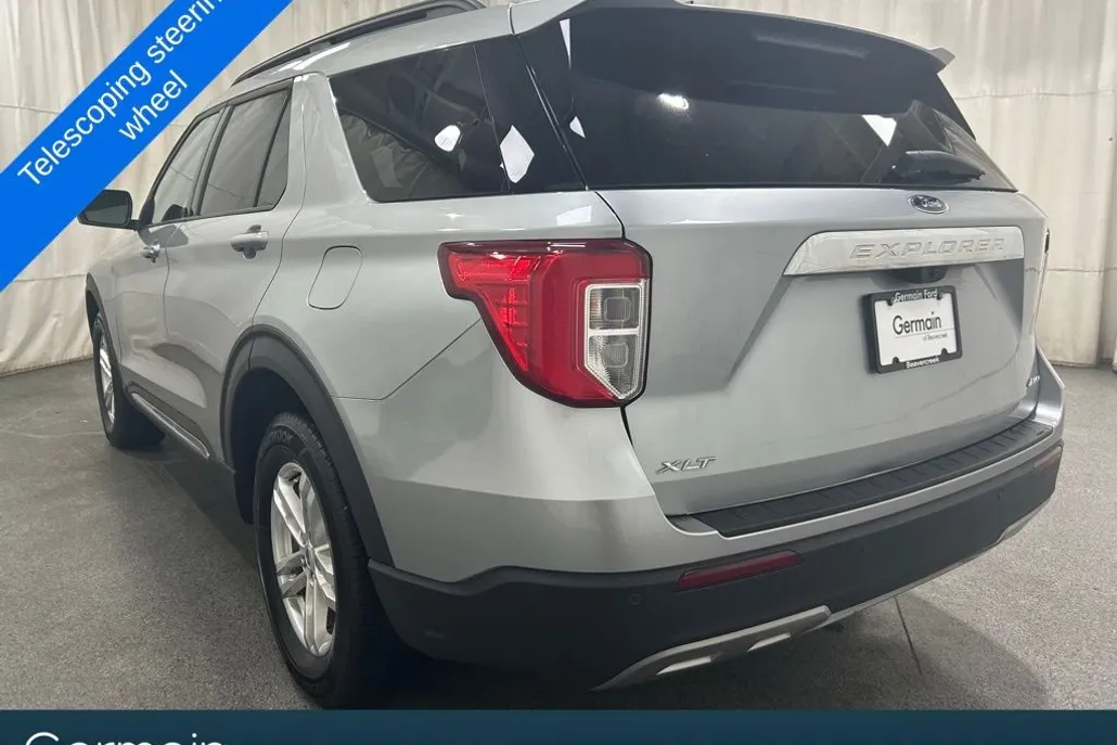 2023 Ford Explorer XLT photo 1