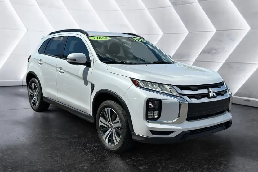 2024 Mitsubishi Outlander Sport SEL photo 1